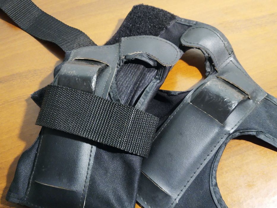 Ochraniacze nadgarstków na rolki / deskorolkę, usztywniające staw