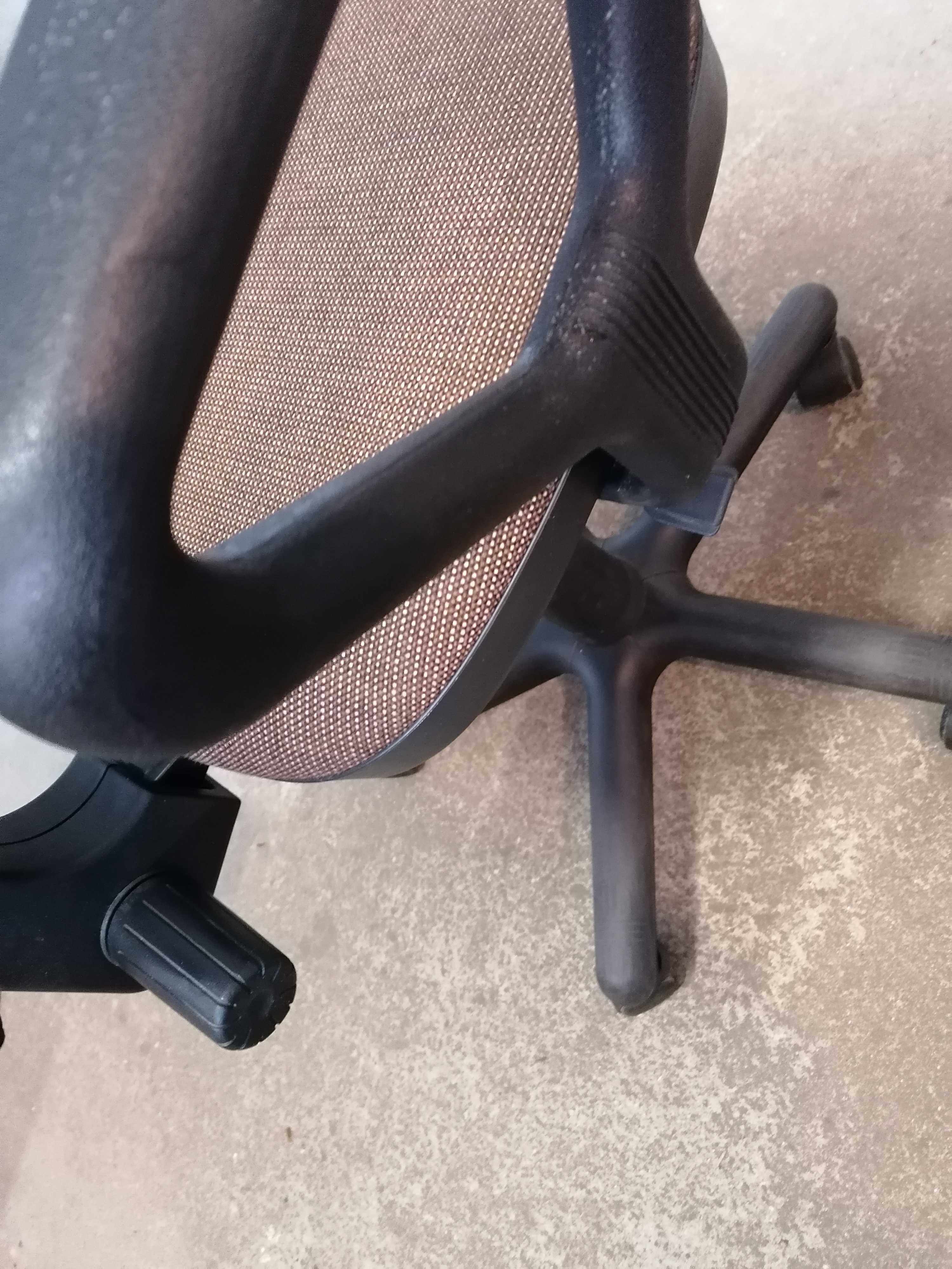 krzesło obrotowe brązowo czarne