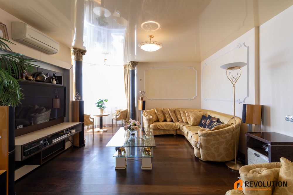 Без % Ореста Васкула 19, чотирикімнатна, дворівнева, метро Житомирська