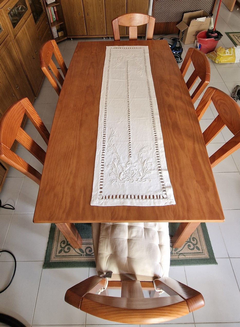 Mesa madeira maciça e 5 cadeiras cadeiras