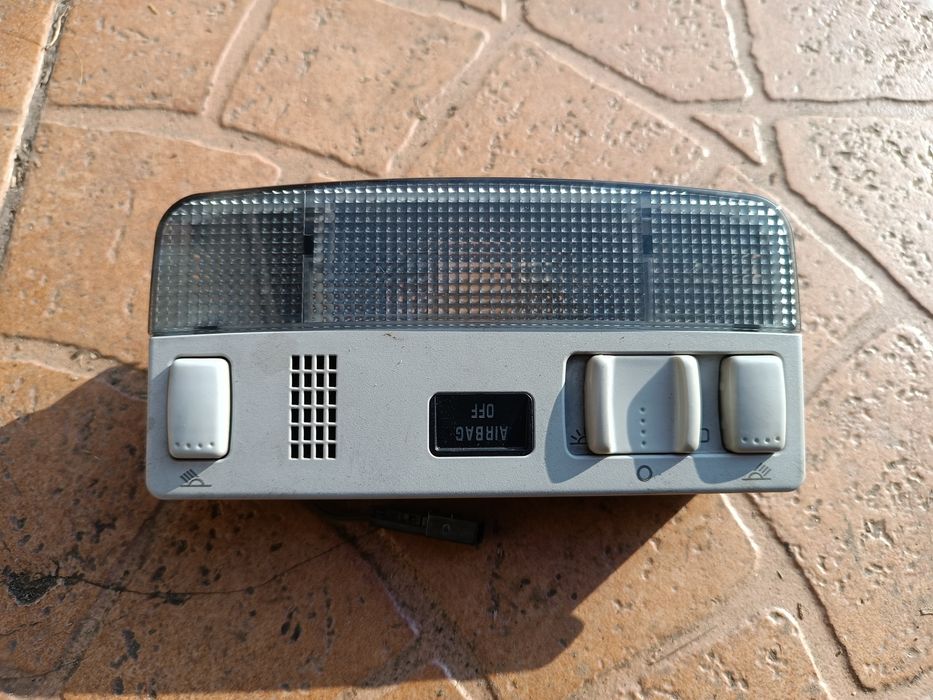 Lampka oświetlenia wnętrza golf iv Leon I toledo II passat B5