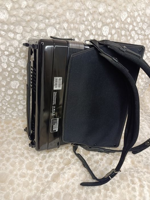 Akordeon Roland FR-4X BK 120 basów.