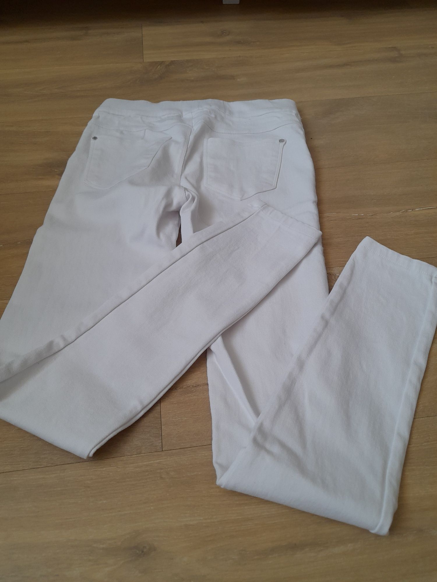 Spodnie białe rurki
