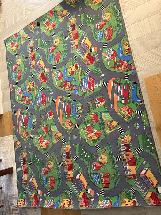 Dywan 330cm x 240cm do pokoju dziecka - budynki, ulice, miasto