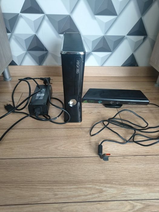 XBOX 360 S, 250GB (RROD) + Kinect
