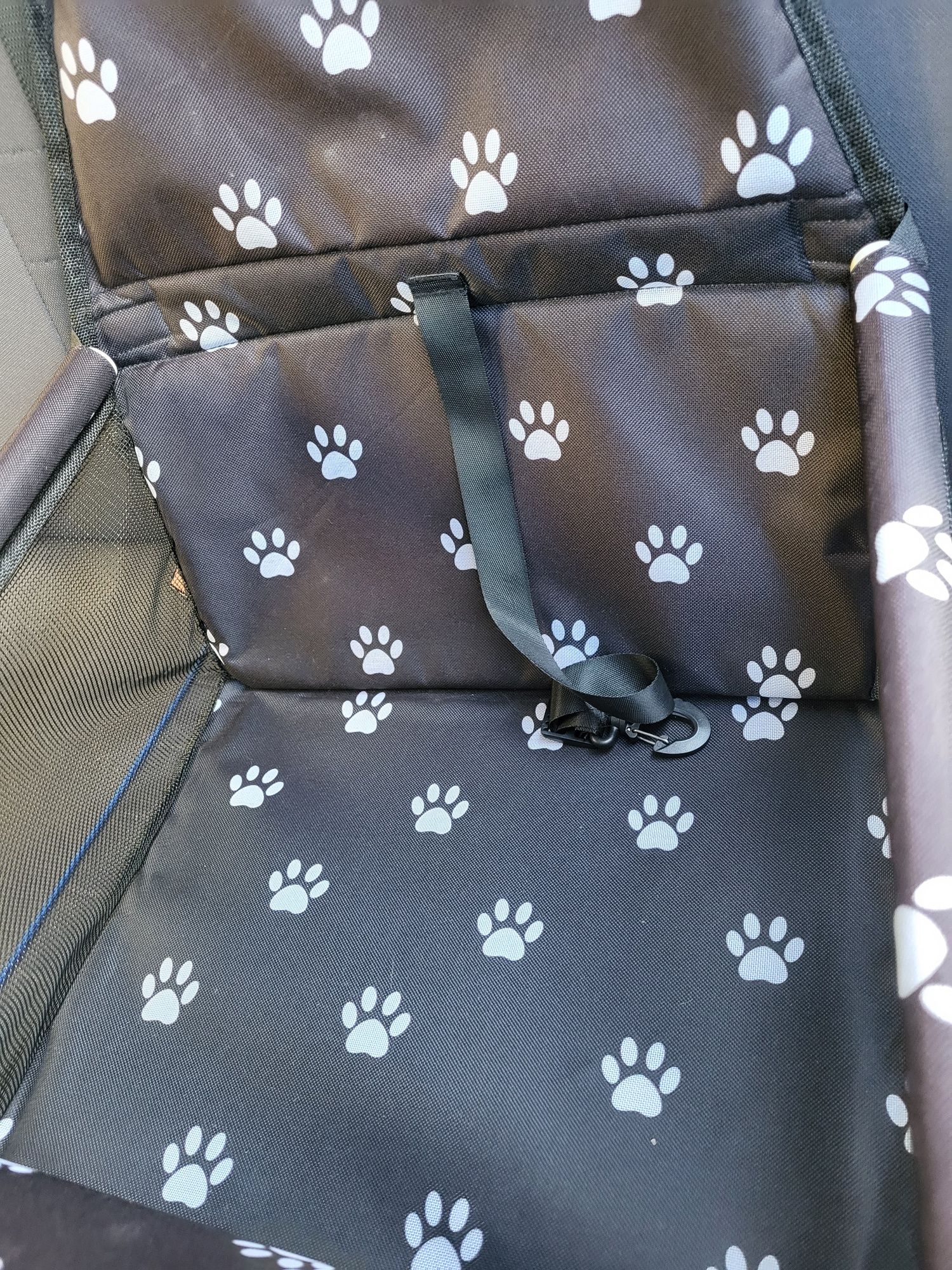 Siedzenie samochodowe dla małego psa