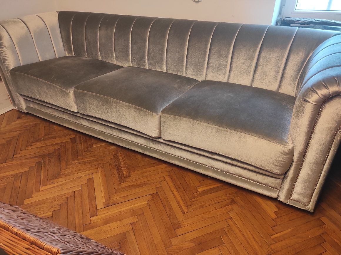 Sofa welurowa, bardzo elegancka i wygodna