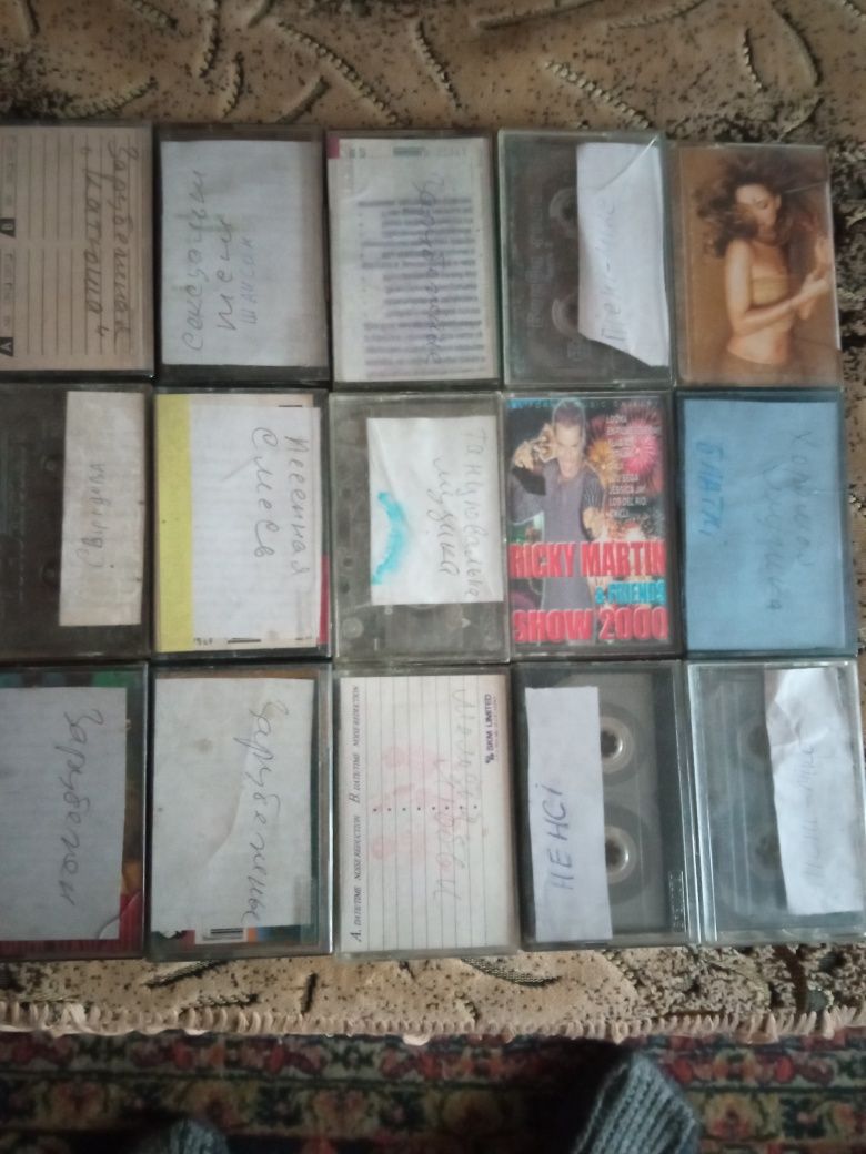 Продам касети з різними піснями,одним лотом.