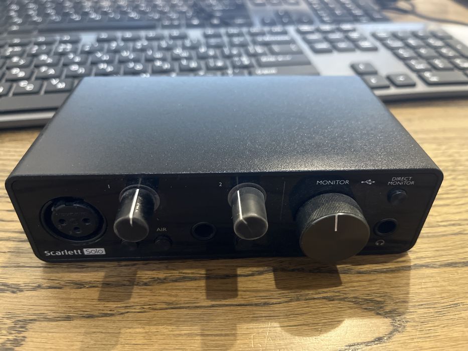 зовнішня звукова карта. аудіоінтерфейс Focusrite Scarlett Solo 3rd Gen