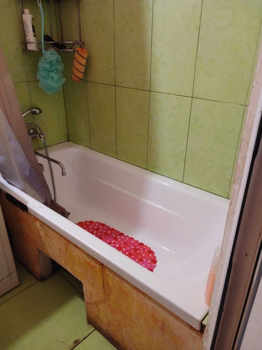 Продам двухкомнатную квартиру на Черемушках.