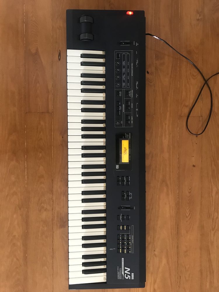Piano Korg N5 Music synthesizer - capa incluida