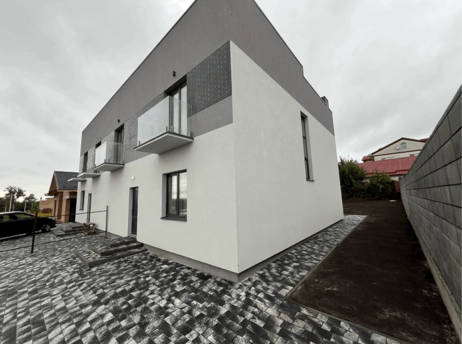 Котедж на Щасливому з великою ділянкою 4.7 сотки!