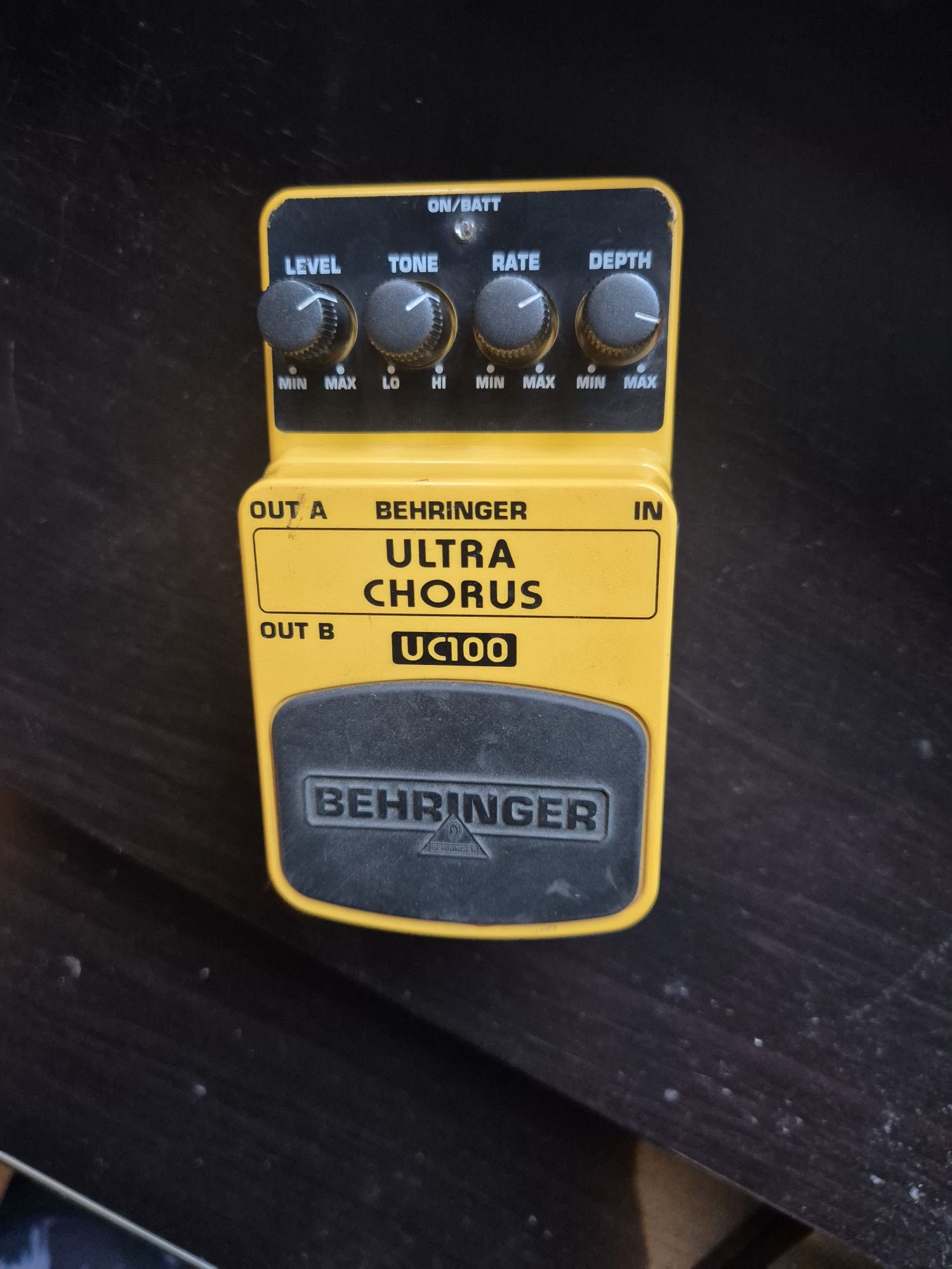 Behringer Ultra Chorus UC100 efekt gitarowy kostka