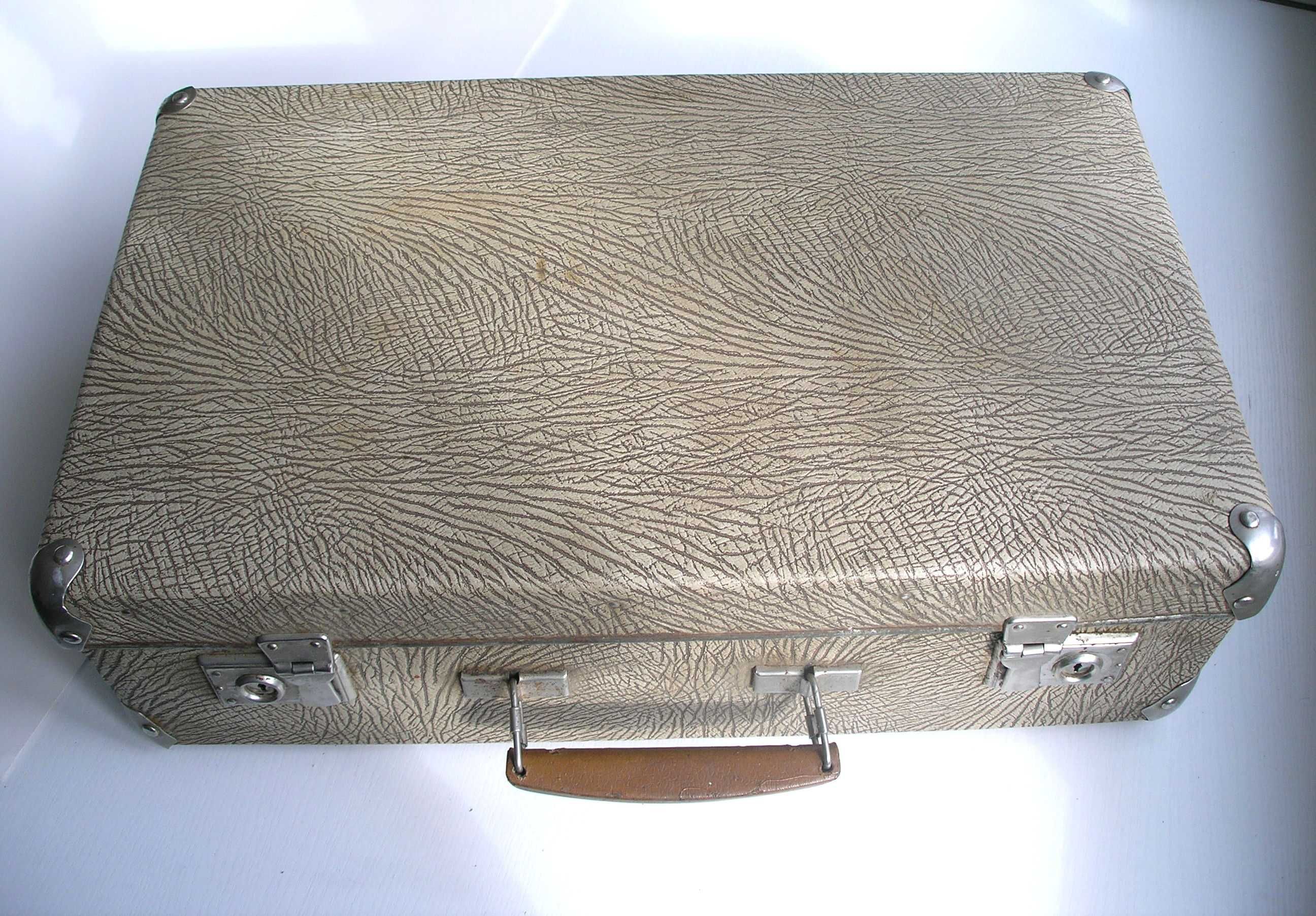 Антикварный чемодан/валіза в гарному стані