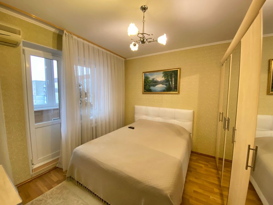 Продаж гарної трикімнатної квартири на Намиві (л1)