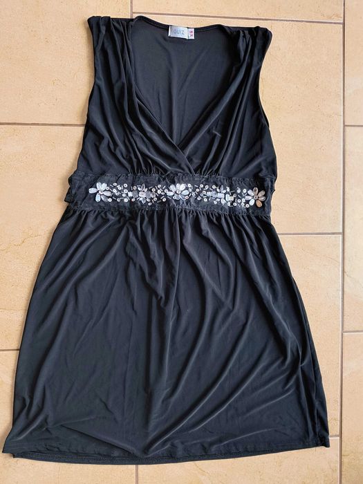 czarna sukienka z koralikami rozmiar 14