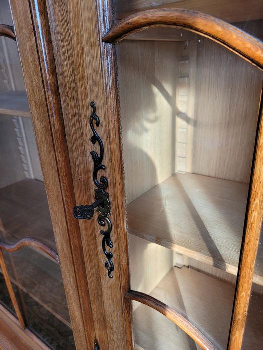 Biblioteczka ludwikowska, na lwich łapach, witryna, szafa, regał