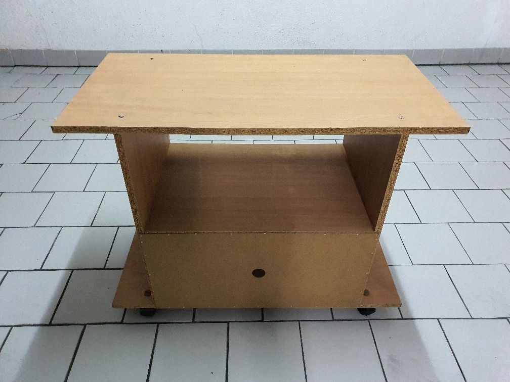 Mesa televisão com prateleiras