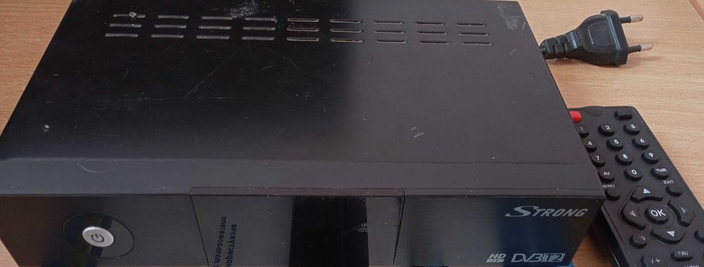 ТВ-ресивер DVB-T2 Strong SRT 8500
