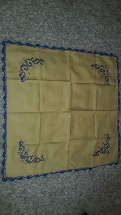 Panos em linho com renda e bordados