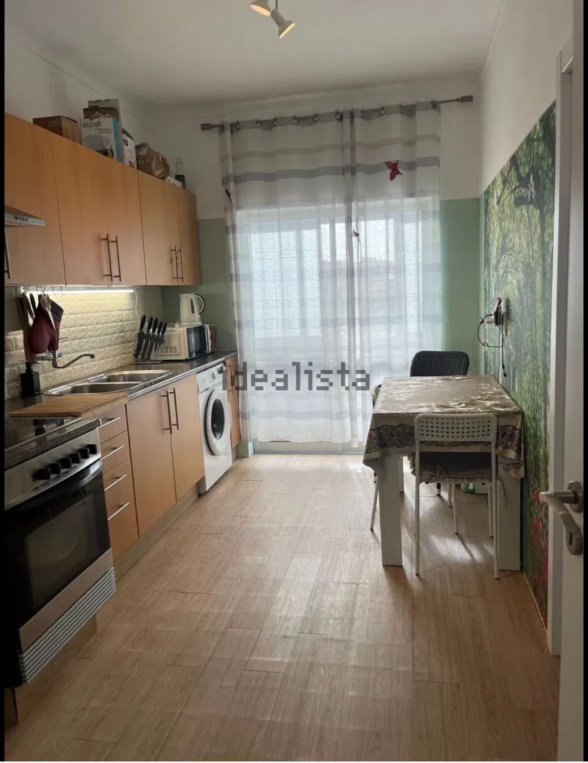 Alugo um quarto só para um pessoa