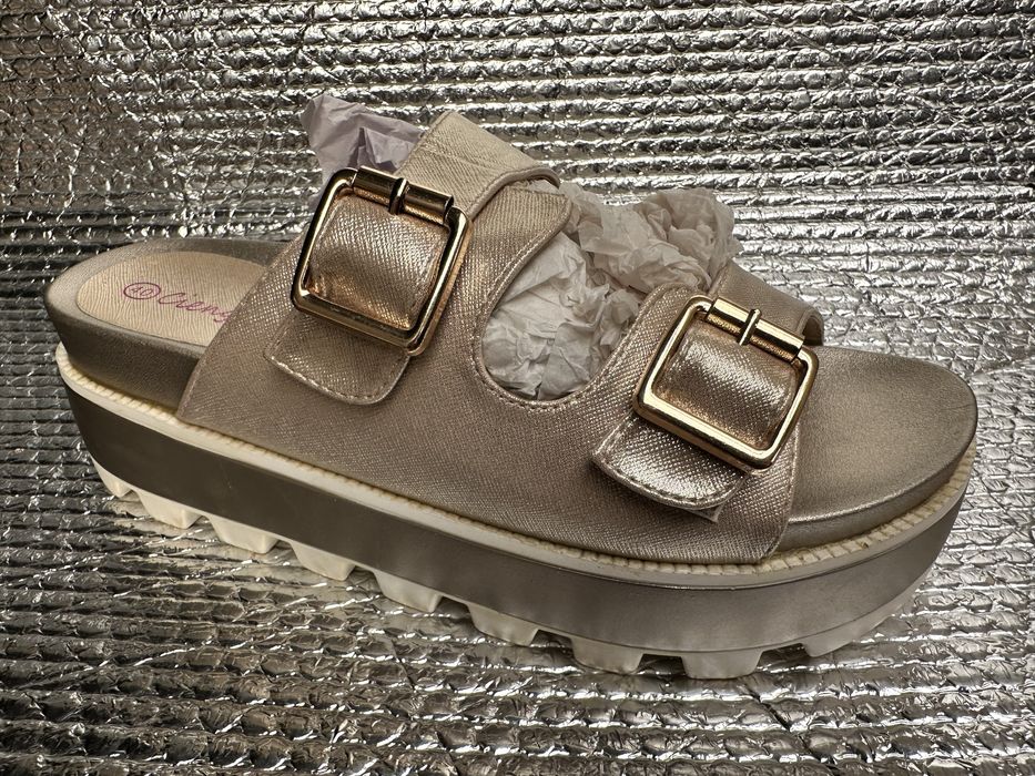 Vende-se Sandálias Mulher