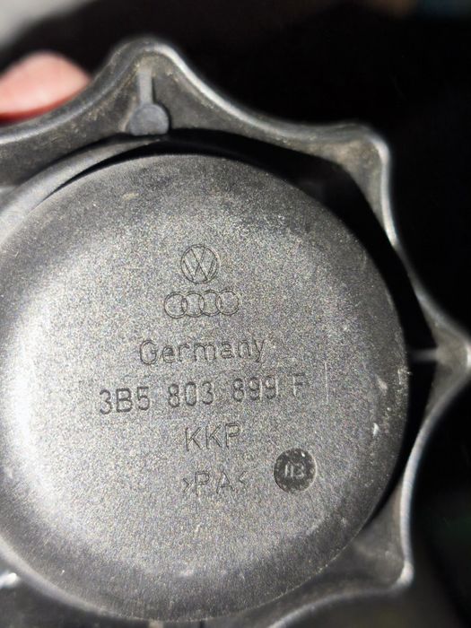 Кронштейн кріплення запасного колеса VW Passat B5