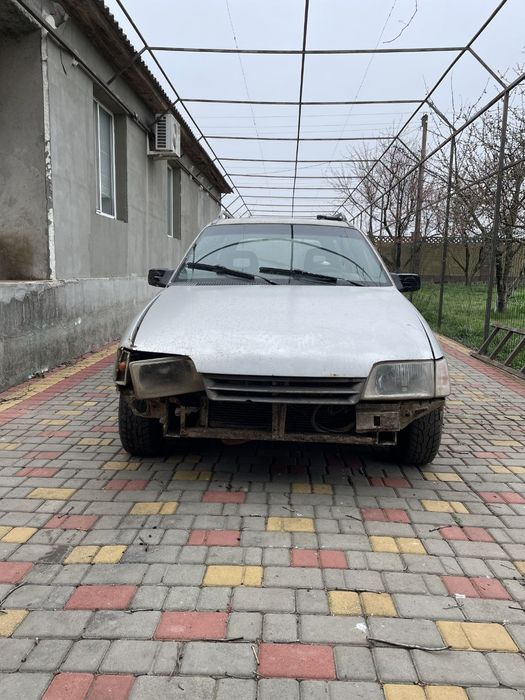 Продам Опель кадет 1.6 бензин универсал 1988г