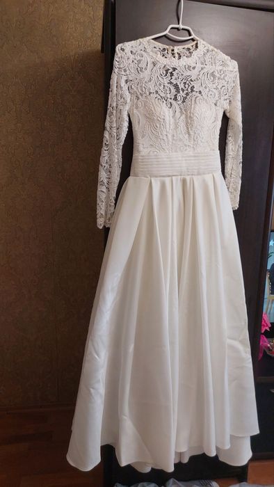 Продам весільну  сукню