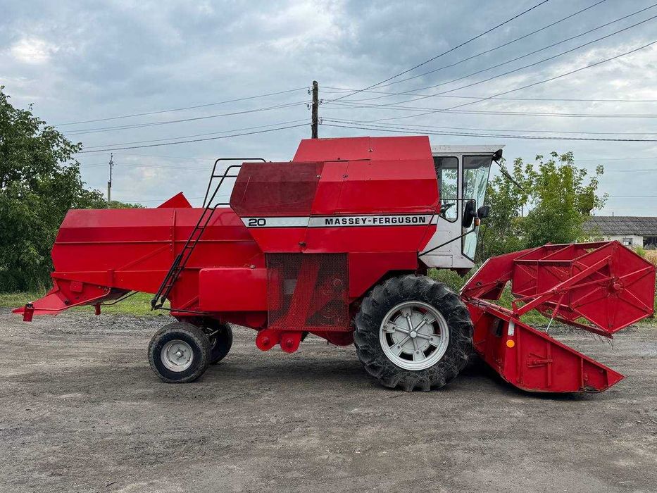 Свіжо привезений комбайн Massey Ferguson 20 48S Клас Sampo Норвегія