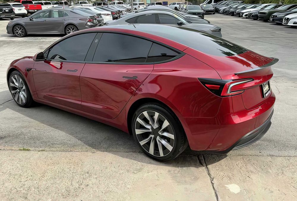 Tesla Model 3      2024