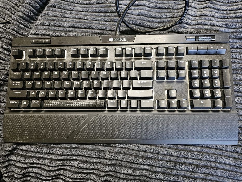 Corsair k95 klawiatura mechaniczna w 100% sprawna