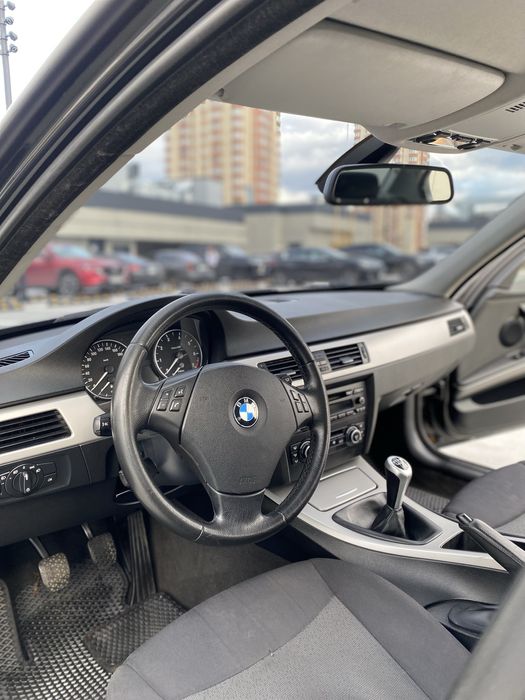 Продам BMW E90 2.0