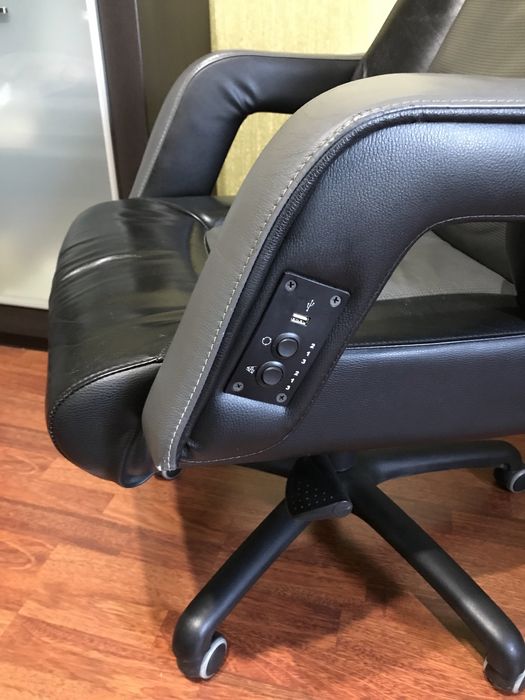 Кресло офисное, кожаное, массажное.