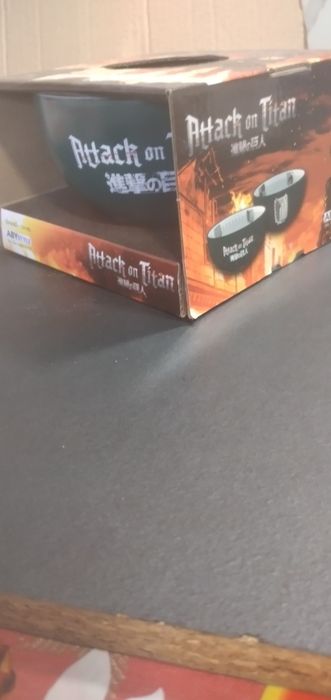 Tigela Attack on Titan