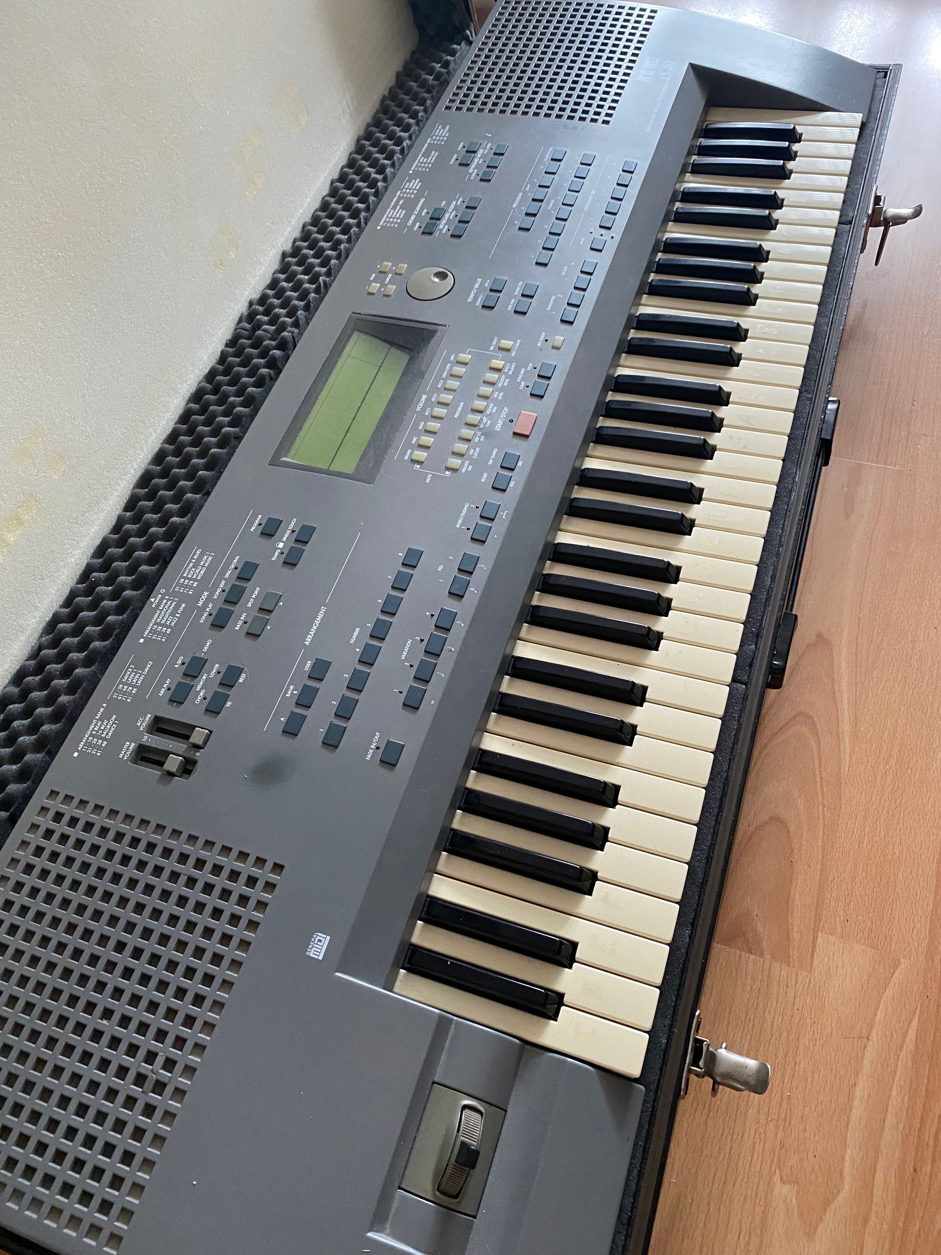 keyboard KORG iS40