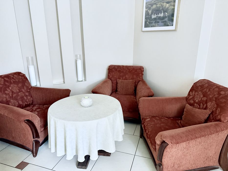 Sofa dwuosobowa + 5 foteli
