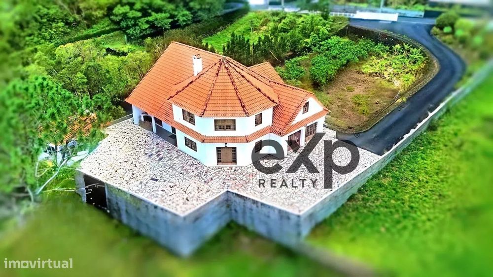 Charmoso retiro com 5 quartos na serena São João, Açores