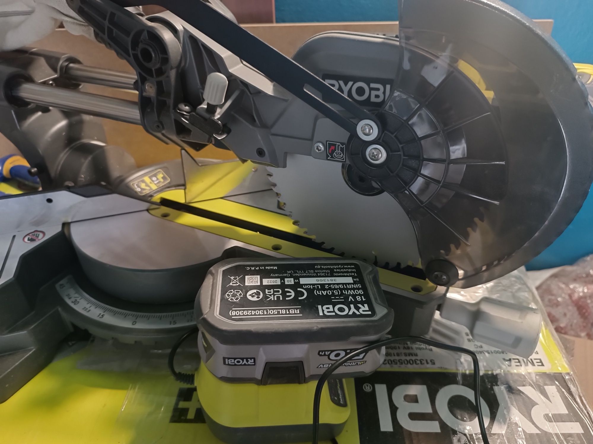 Пила торцовочная Ryobi ONE+ RMS18190