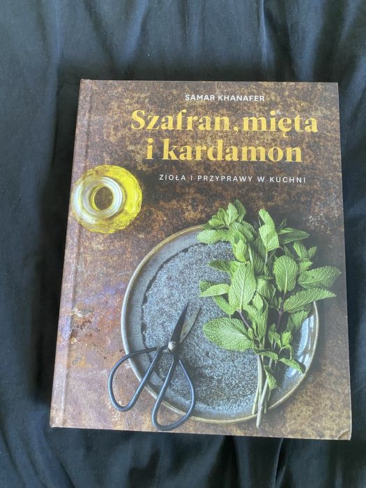 Szafran mieta i kardamon ziola i przyprawy w kuchni samar khanafer