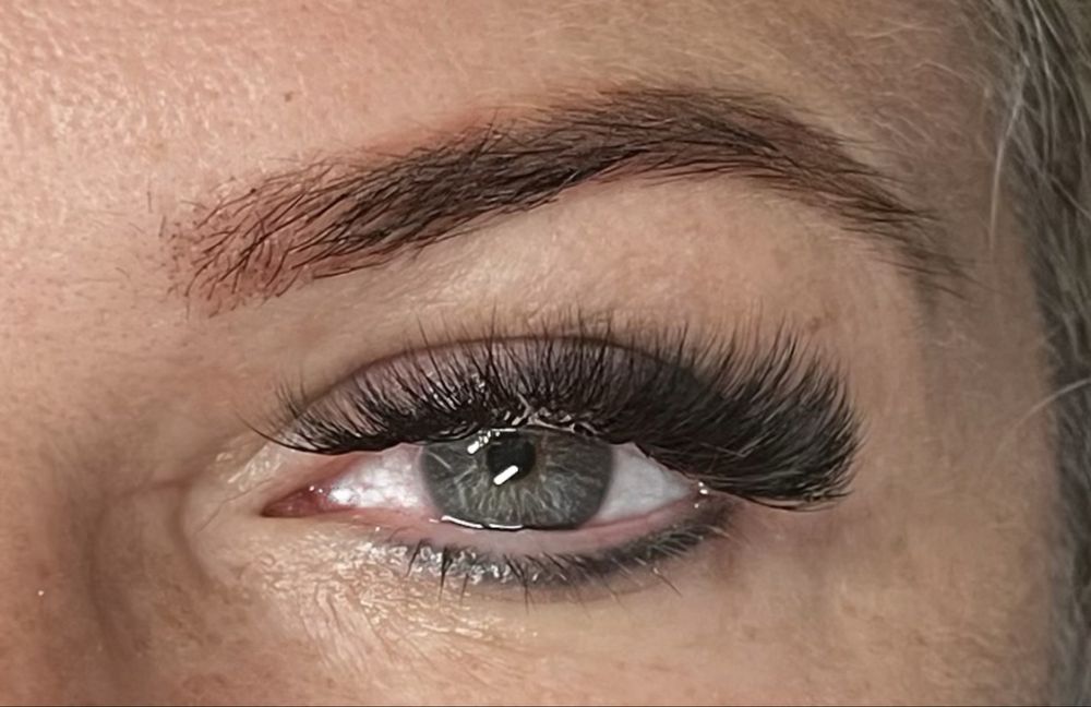 Stylizacja rzęs i brwi w niskiej cenie. Zabrze, Centrum