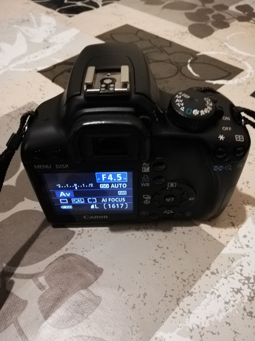 Canon 1000D + Extras