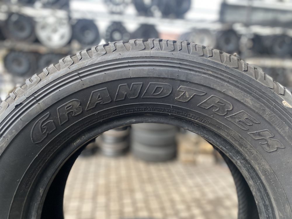 Всесезонна резина 265/65 R-17 Dunlop Grandtrek