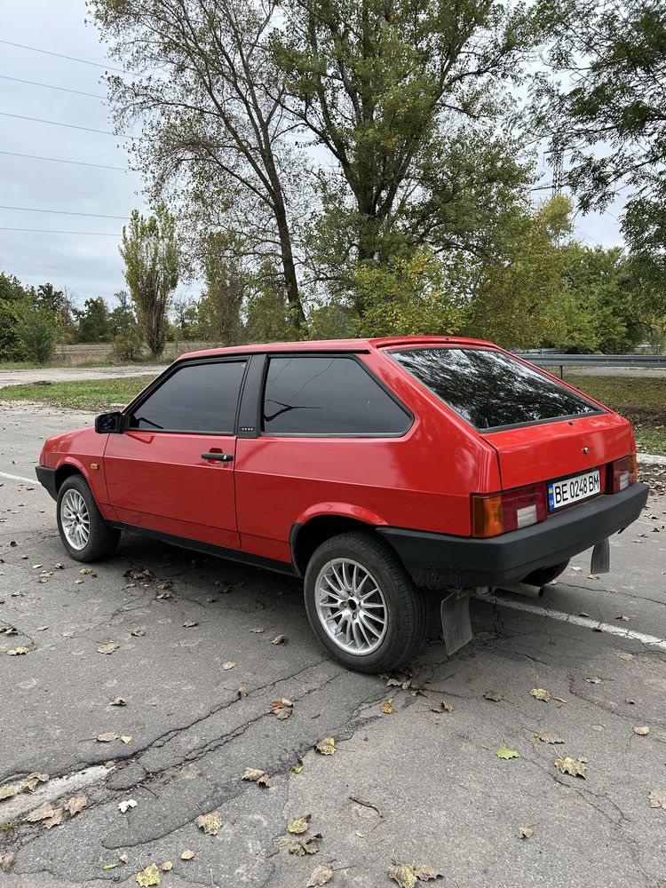 Автомобіль Ваз 2108