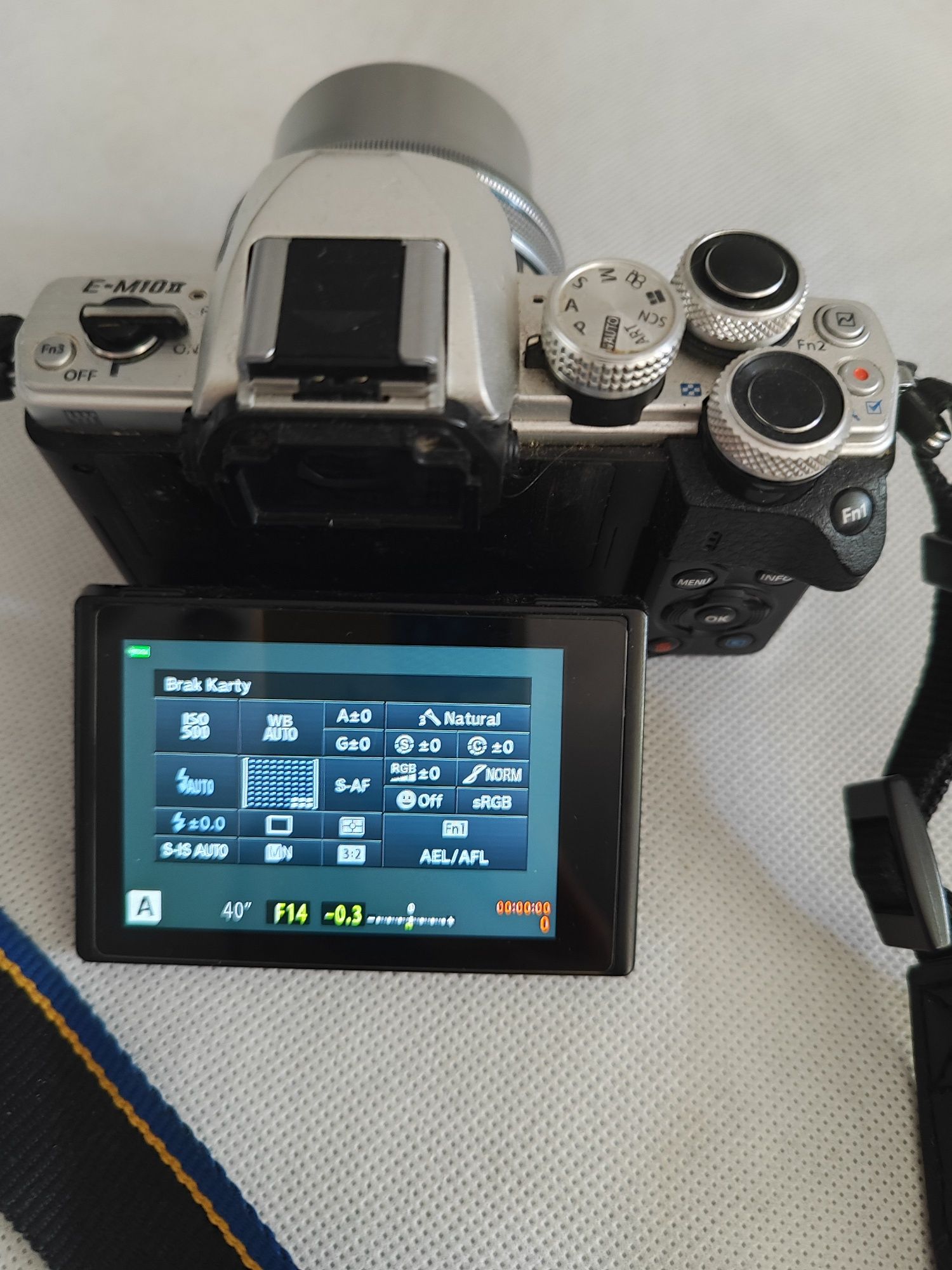 Aparat bezlusterkowy Olympus OM-D E-M10II z obiektywem 14-42 + GRATIS