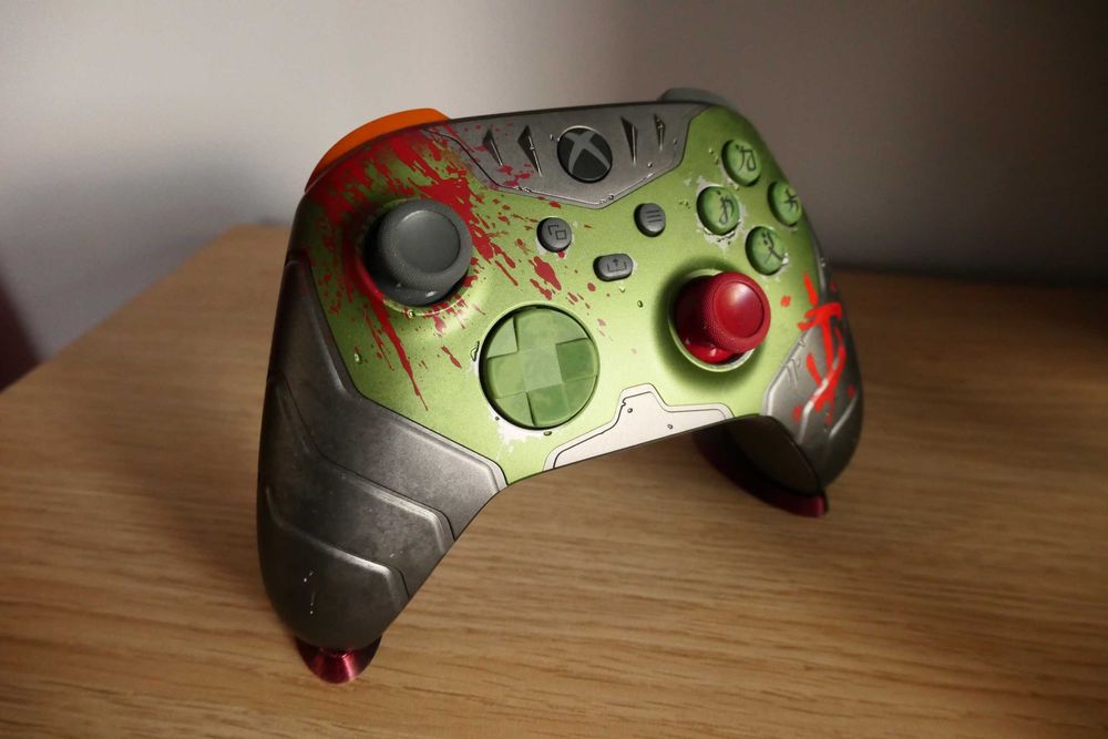 Minimalistyczna podstawka pod pada XBOX Series S/X - PS5