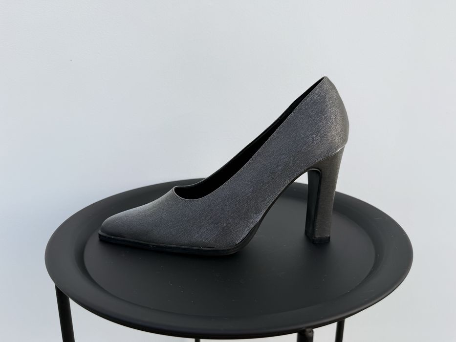 Srebrne świecące ciekawe buty na obcasie na słupku 39