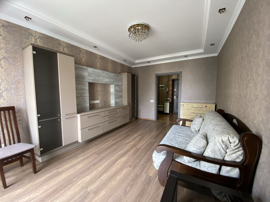 Оренда 2 кімнатної квартири по вулиці Коновальця ( поруч White Center)