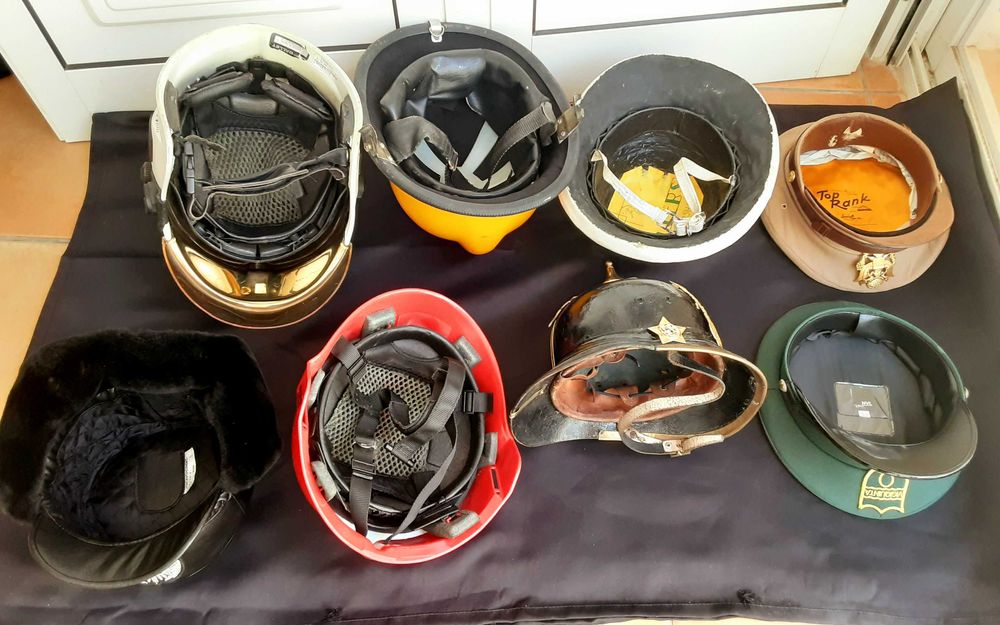 Capacete GNR Antigo 300€ + Chapeus de Coleção