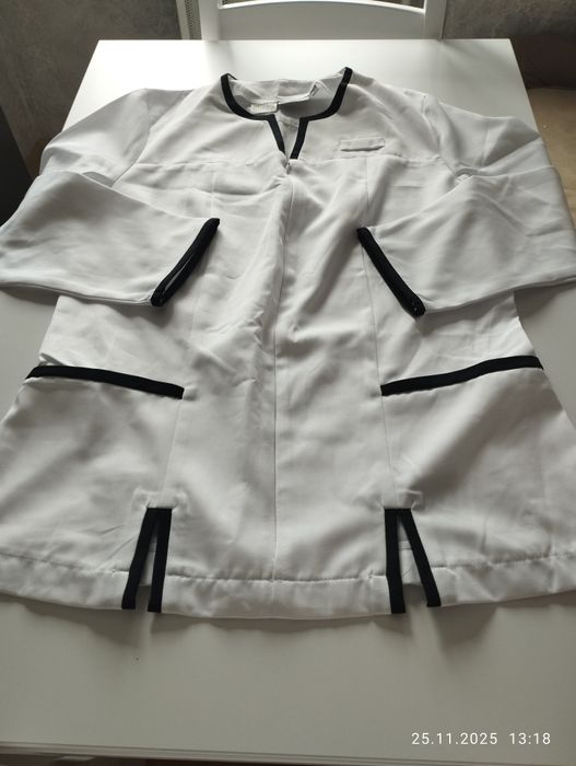 Медична куртка,розмір 12.Нова.
